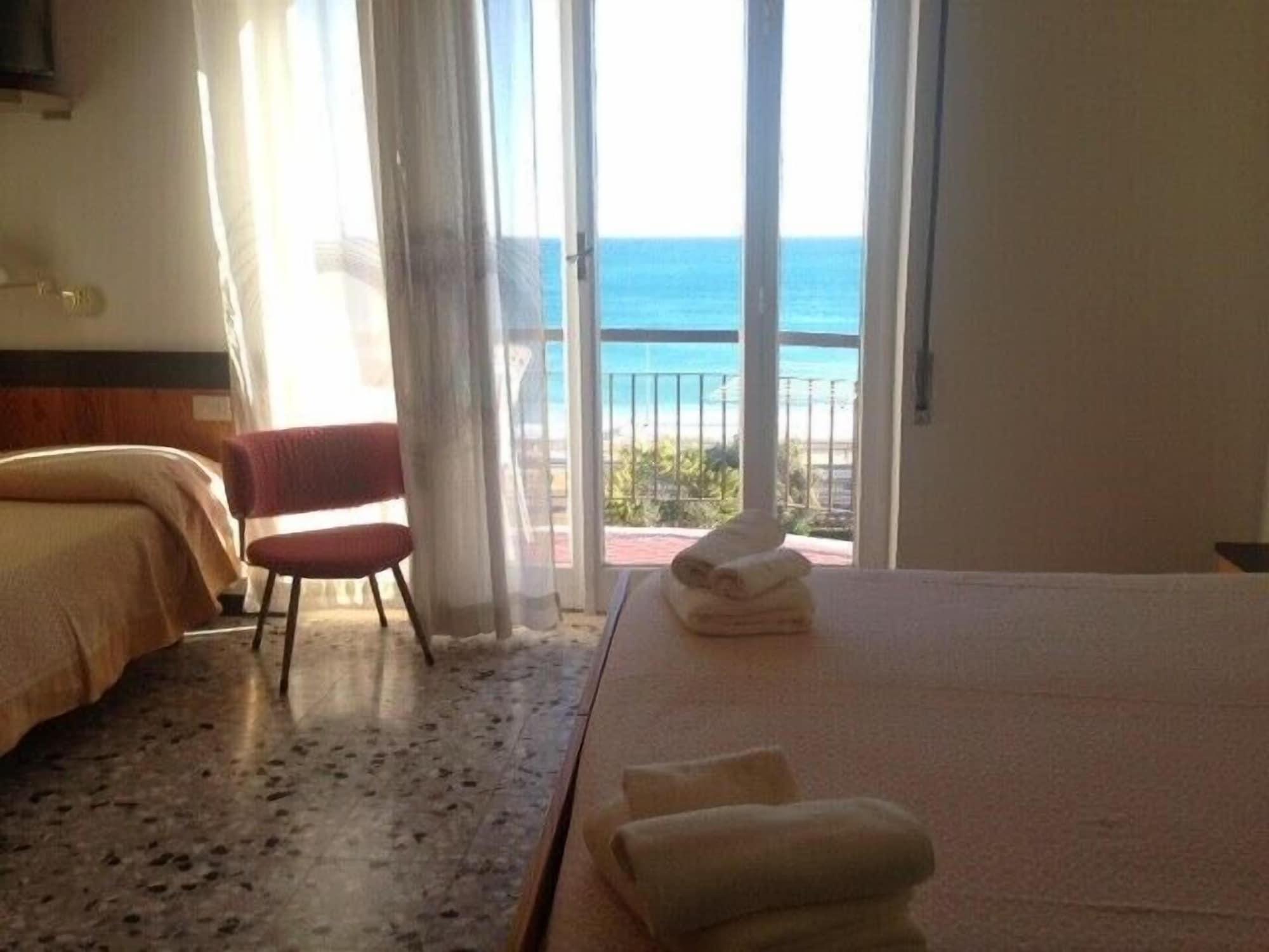 Hotel Minerva Pietra Ligure Exterior foto