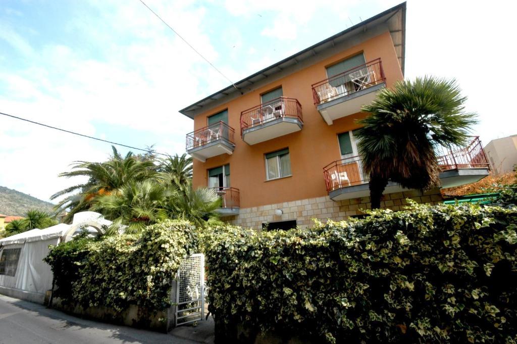 Hotel Minerva Pietra Ligure Exterior foto