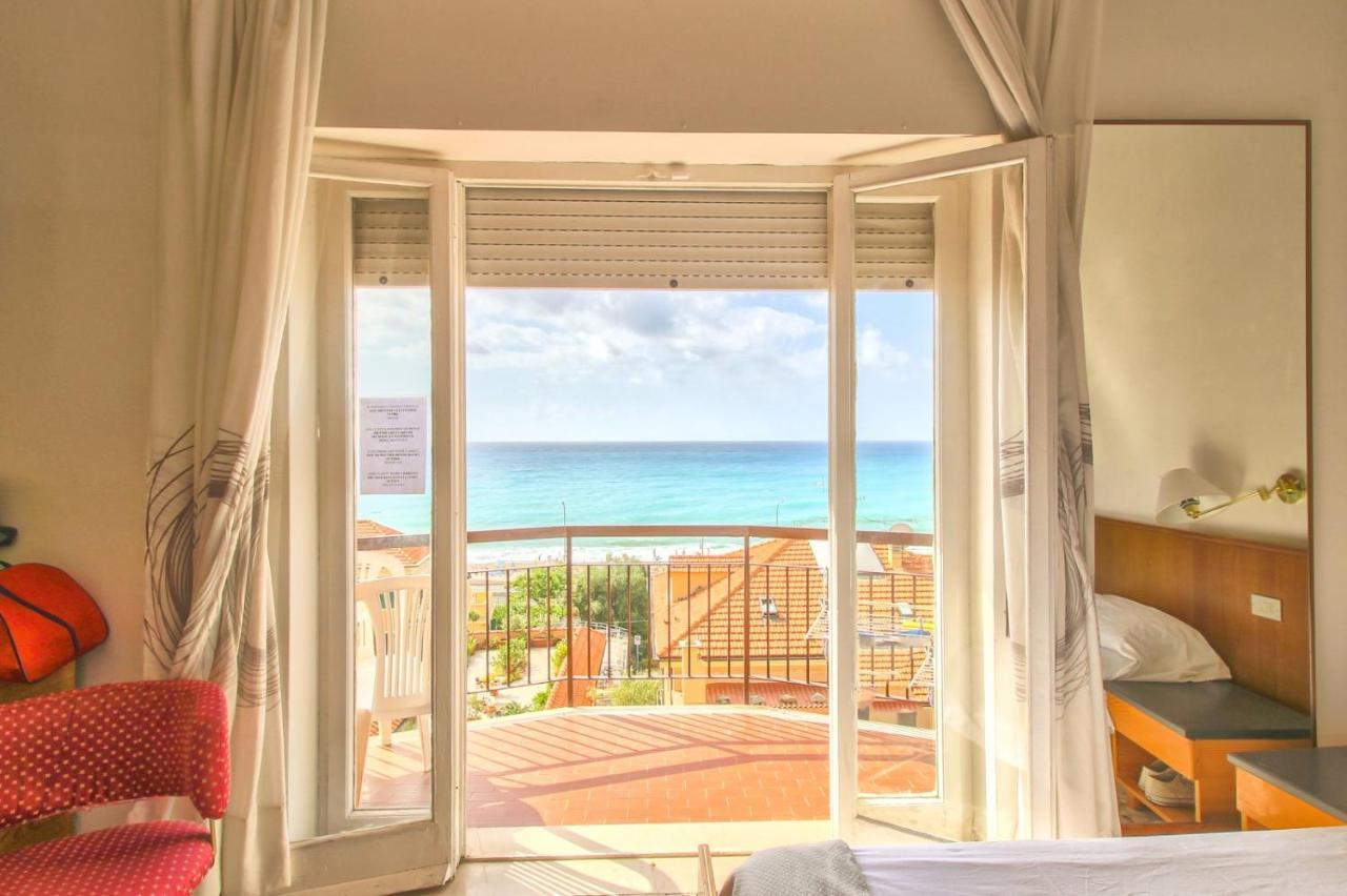 Hotel Minerva Pietra Ligure Exterior foto